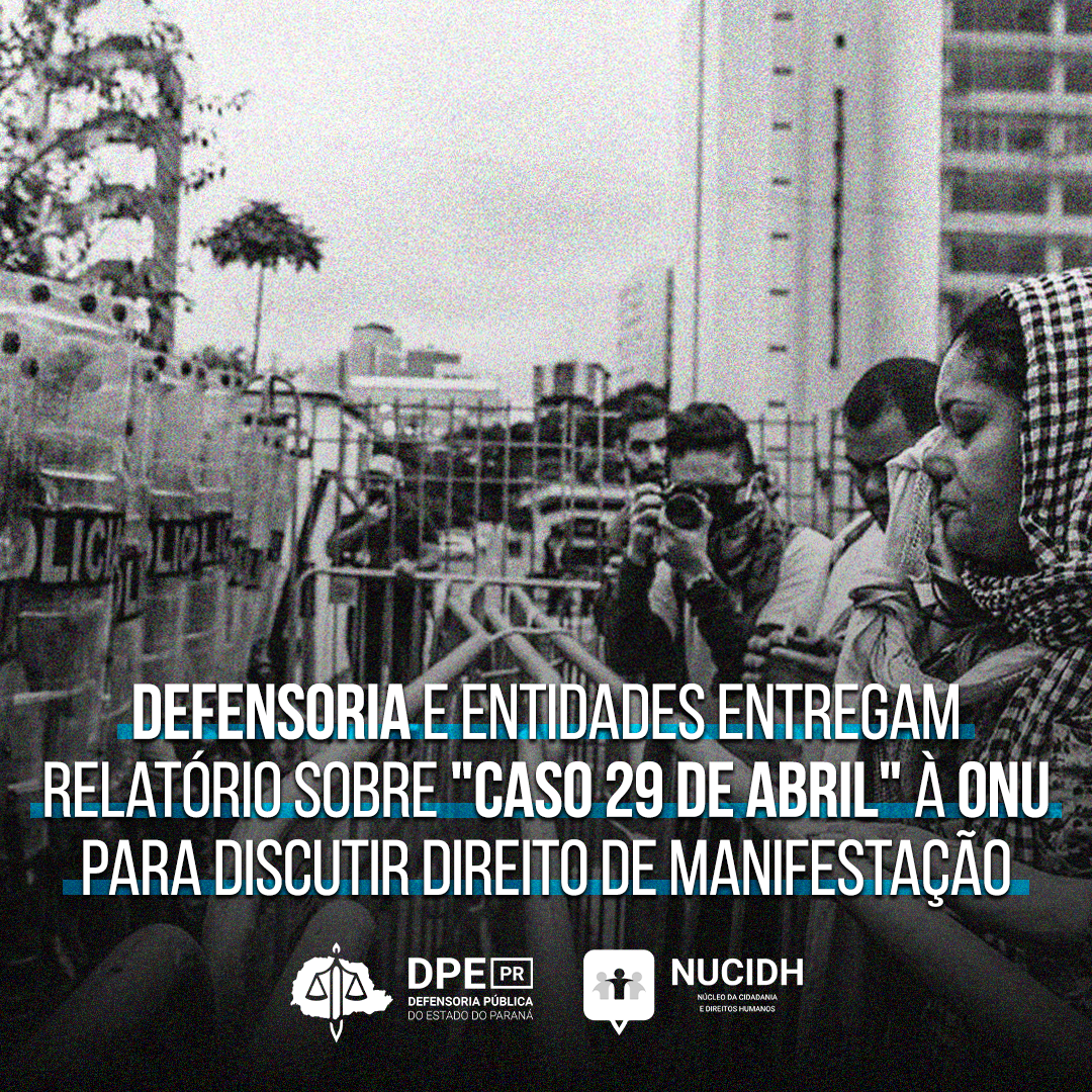 Foto mostra manifestantes em frente a uma barreira policial. No texto está escrito: Defensoria e entidades entregam relatório sobre