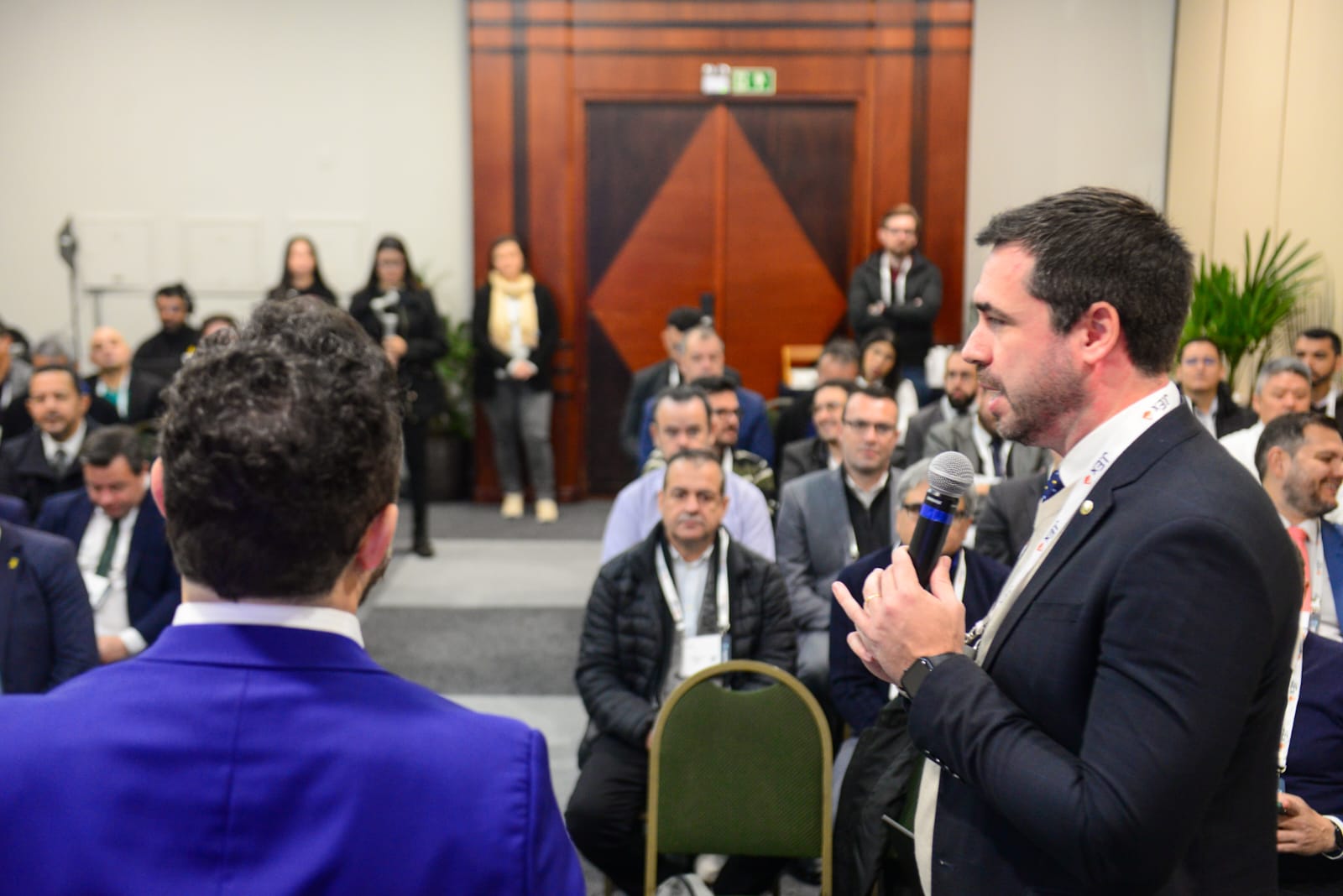 Imagem com foto de cobertura do primeiro dia de atividades do Congresso Nacional de Tecnologia das Defensorias