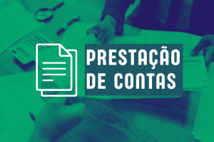 Imagem do botão para a página de "Prestação de Contas". Na imagem, o texto está escrito em branco sobre o verde. Ao fundo uma foto de pessoas com documentos sobre a mesa enquanto uma mão estendida entrega um papel a outra mão estendida.