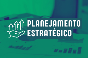 Imagem do botão para a página de "Planejamento estratégico" com o texto escrito em branco sobre o verde. Ao fundo uma foto de diversos papéis com gráficos.