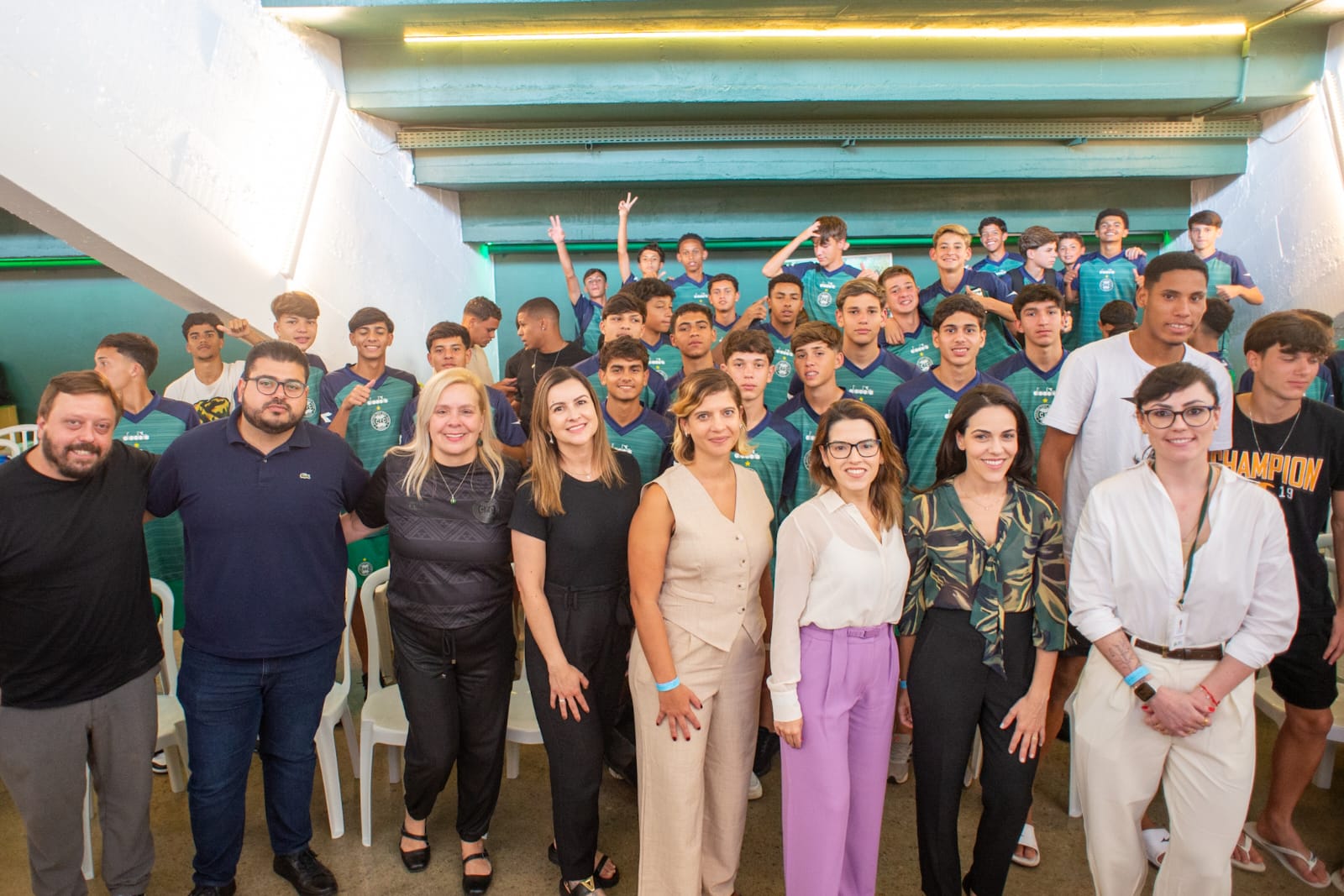 Atletas de base do Coritiba participam de palestra da DPE-PR. 