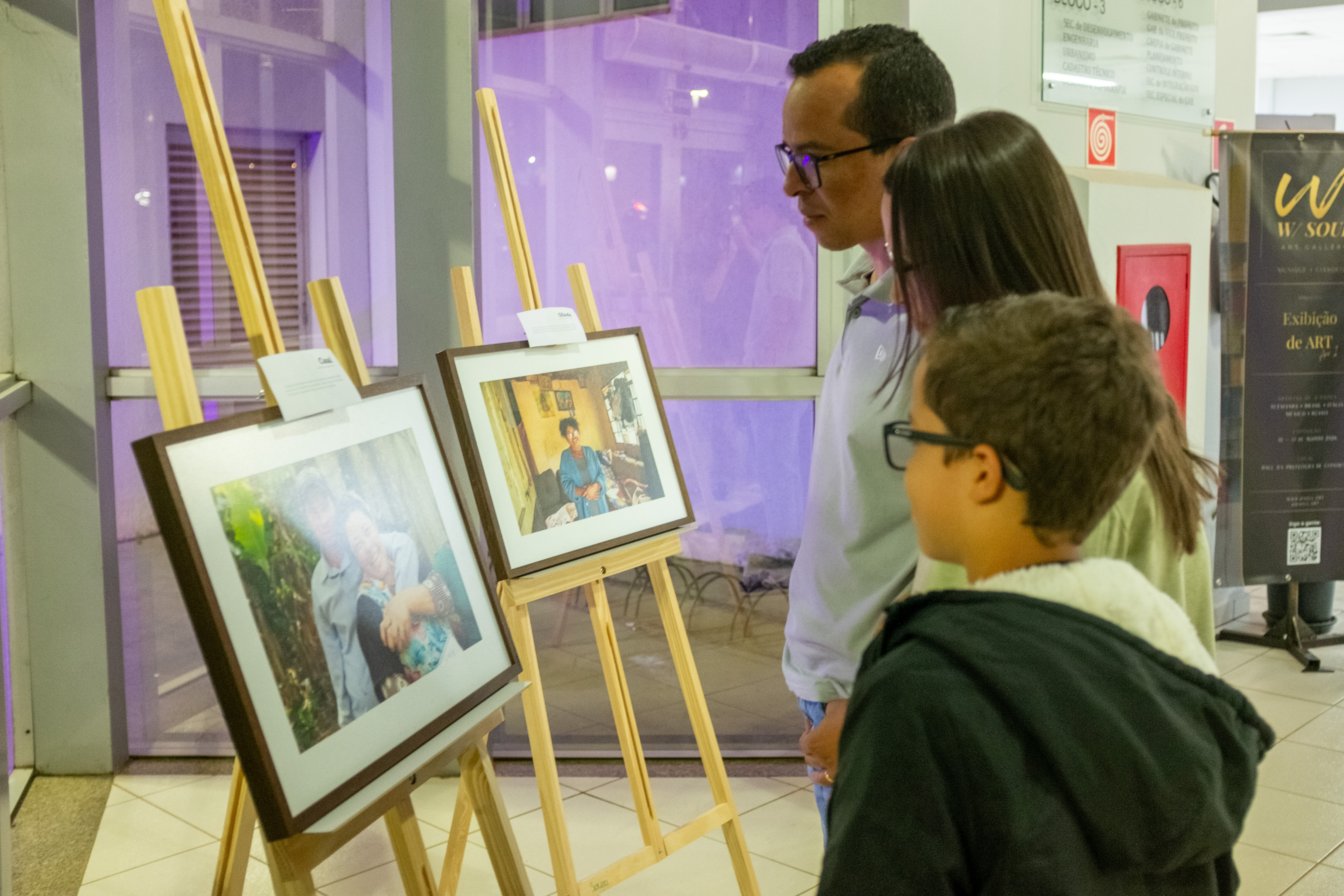 Público visita a exposição da DPE-PR em Cianorte.