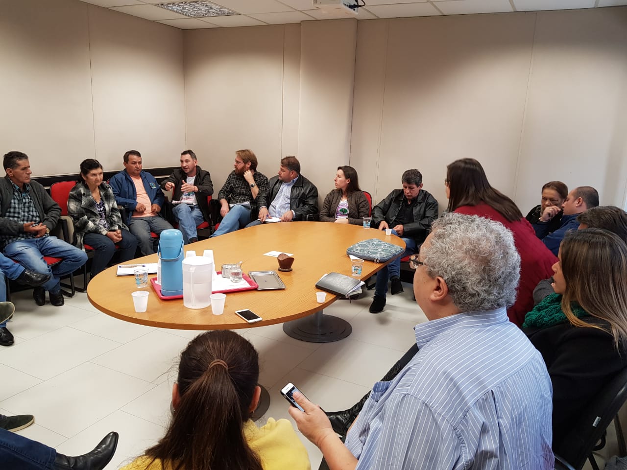 Representantes dos atingidos pela usina hidrelétrica de Baixo Iguaçu solicitam soluções à região.