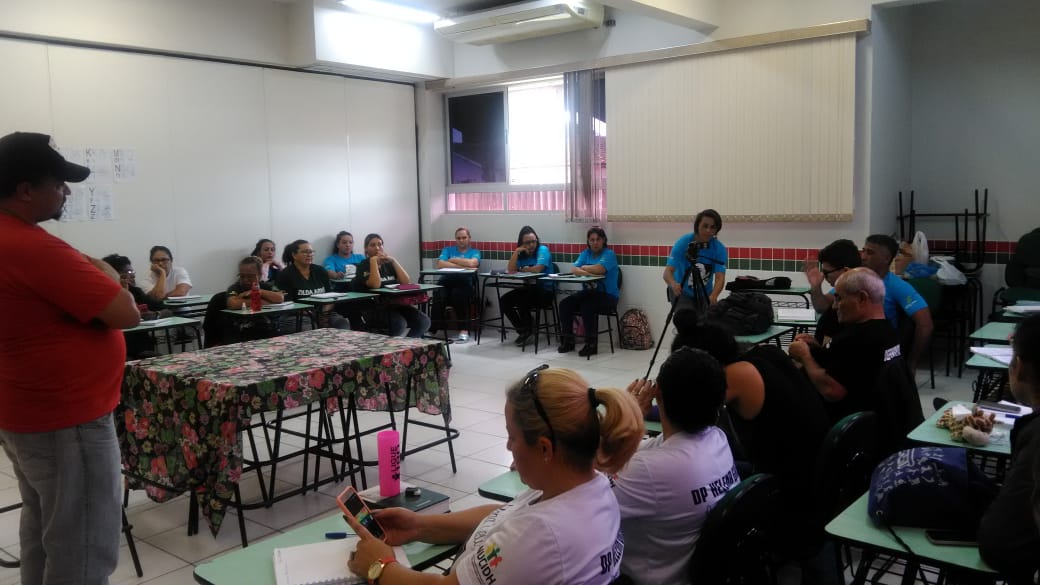 Alunos do curso Defensores Populares de Paranaguá receberam o Movimento Nacional da População de Rua (MNPR)
