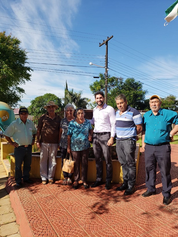 Senhora Maria Rosa, os vizinhos e o Dr. Vitor Eduardo Tavares de Oliveira
