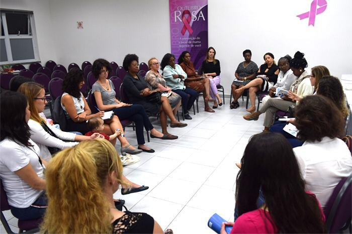 Legenda Acessível: Observa as mulheres que participaram da