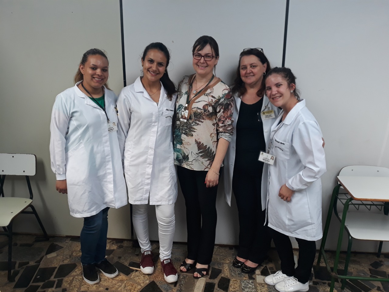 Equipe da saúde junto com a assistente social da Defensoria Pública, Adriele Inácio.