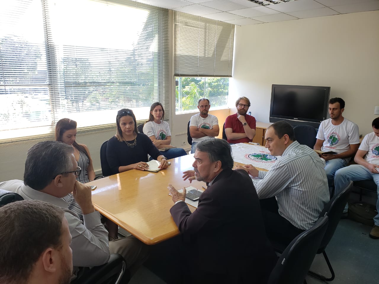 Reunião entre NUFURB, MP, IAP e representantes dos atingidos.