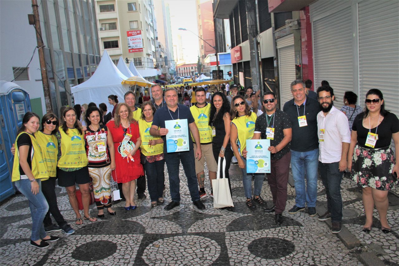 Representantes da força tarefa lado a lado.