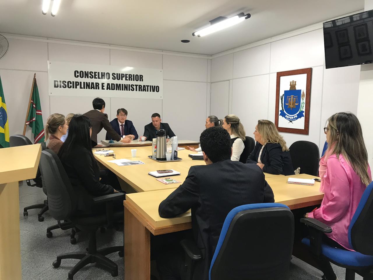 Mesa de reunião do Grupo de Trabalho
