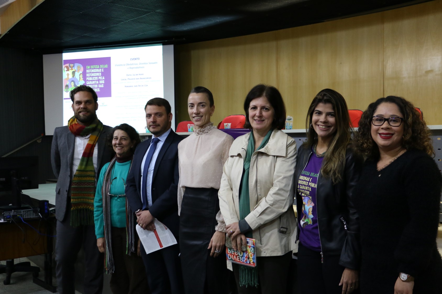 Da esquerda para a direita, o deputado estadual, Goura, a socióloga e palestrante, Ligia Aparecida Corrêa Cardieri, o defensor público e representante da ADEPAR, dr