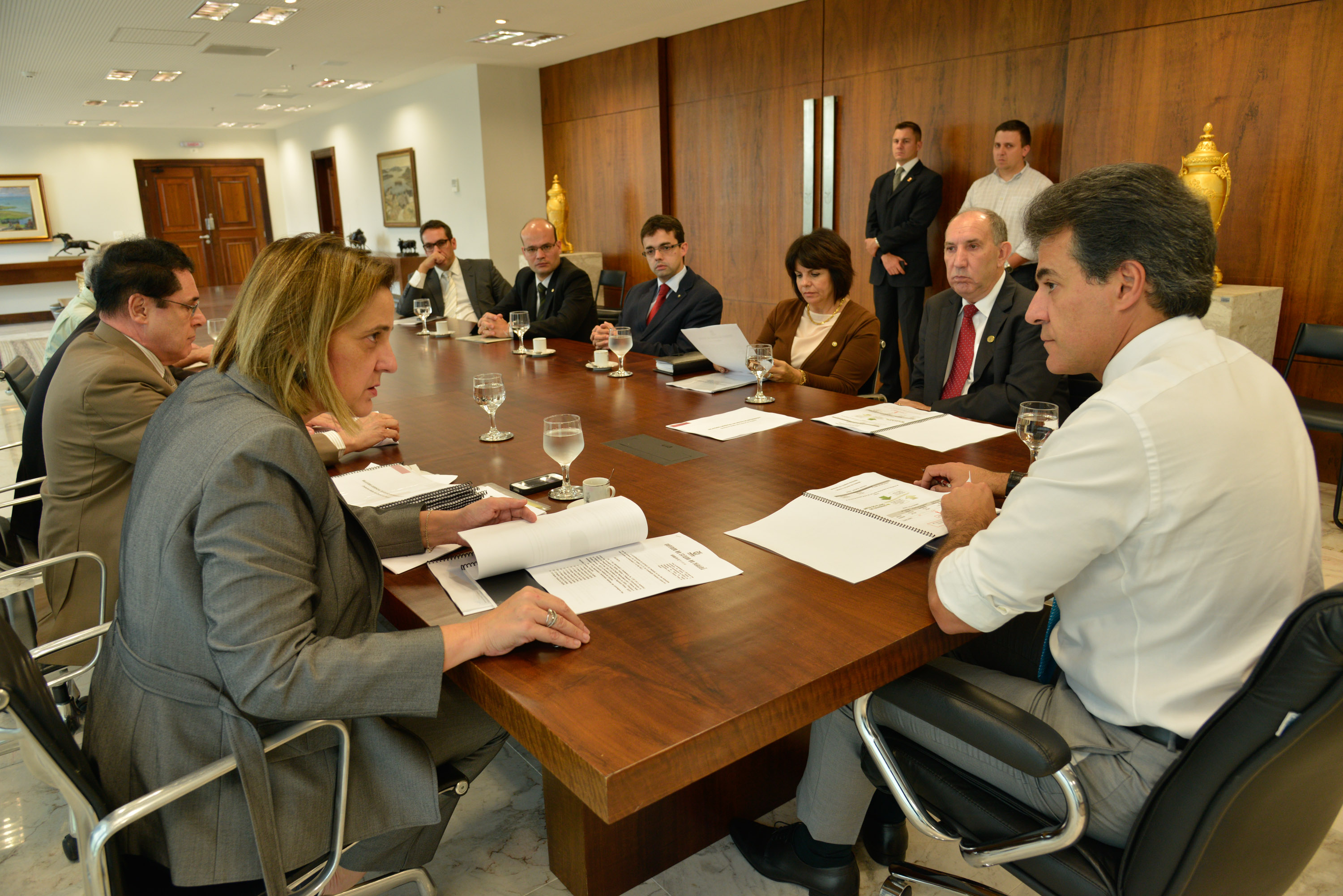 Paraná volta a discutir ações para reduzir superlotação carcerária.