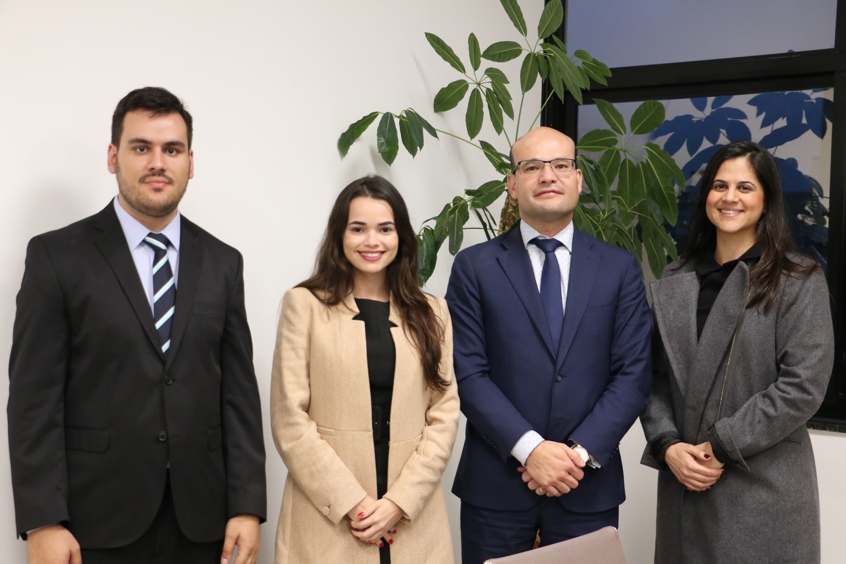 Da direita para a esquerda: Raphael Siqueira Neves, Terena Figueredo Nery, dr. Eduardo Abraão e Luana Neves Alves.