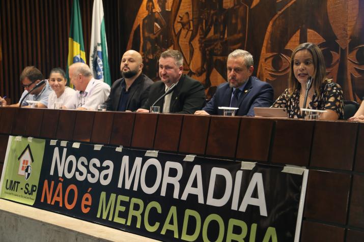 A audiência debateu a questão dos imóveis de 10 mil famílias da cidade de São José dos Pinhais