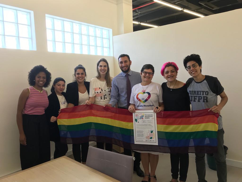 Casamento civil coletivo LGBTI: casais tiram dúvidas sobre documentação