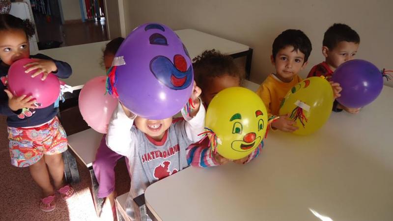 Crianças do Centro Municipal de Educação Infatntil (CMEI) Darvil José Caron.