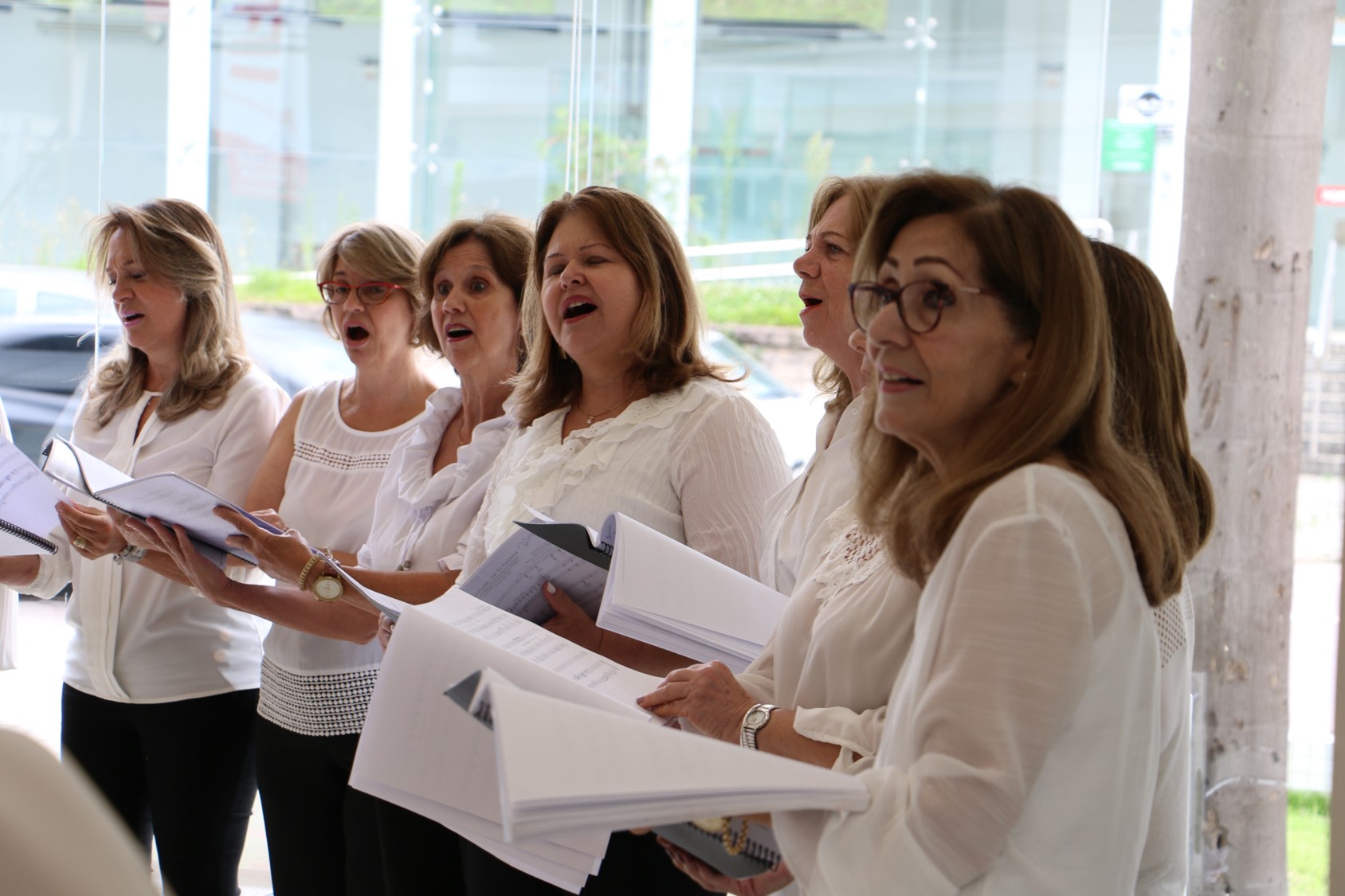 Sedes da DPE-PR em Curitiba recebem apresentação de coral