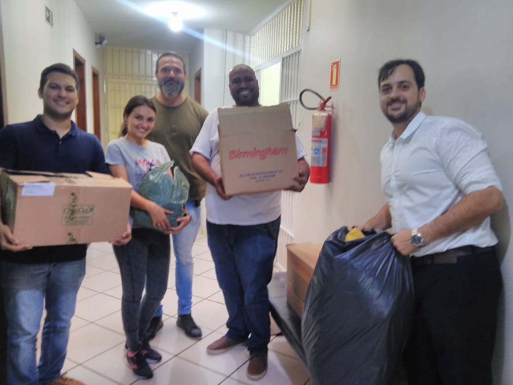 Da direita para esquerda: Defensor Público Cauê Freire, psicólogo Clodoaldo Porto Filho, diretor da cadeia pública de umuarama jeovah Freire, estagiária da defensoria Amanda Zumas Lolli e Estagiario Paulo Henrique Luchetti