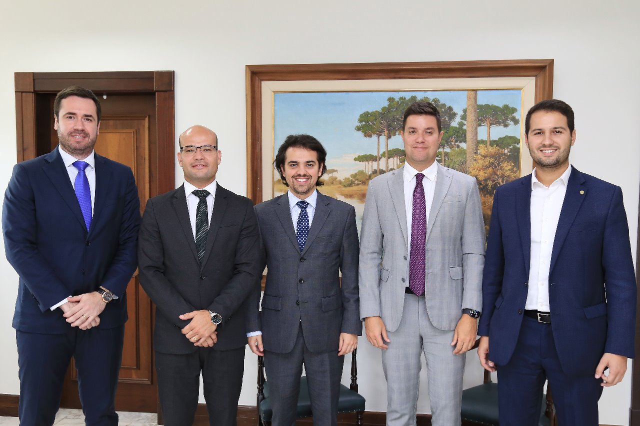 Nesta manhã (11), o defensor público-geral do Estado, dr. Eduardo Abraão, e o subdefensor público-geral, dr. Matheus Munhoz, participaram de um encontro na Casa Civil para debater os encaminhamentos finais para a implantação da Defensoria Pública na comarca de Pato Branco, na região sudoeste do Paraná.
