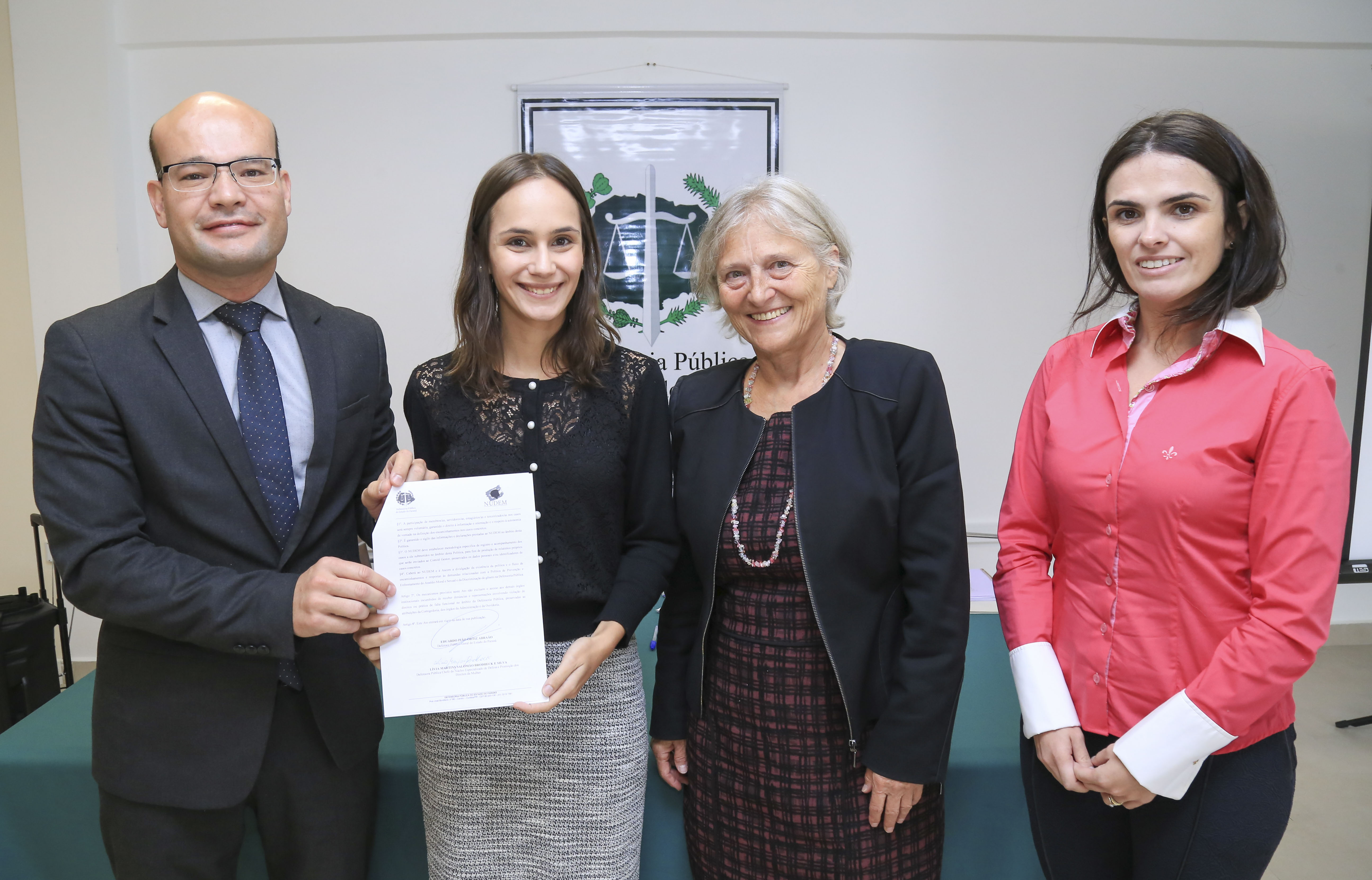 CONHECENDO AS PUBLICAÇÕES REFERENTES A MULHERES SUBMETIDAS A by