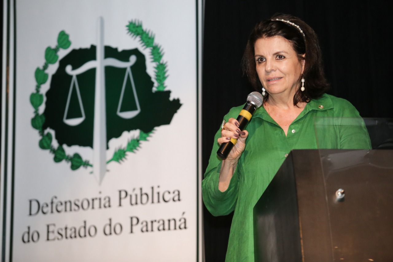 A defensora pública Josiane Fruet Bettini Lupion possui uma história de pioneirismo: foi a primeira Defensora Pública Geral do Estado do Paraná, de 2011 a 2015.
