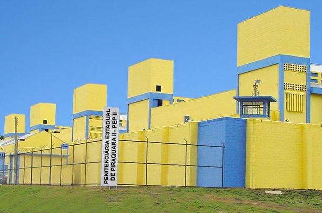 A PEP II foi inaugurada em 2006 e é uma das maiores unidades do sistema prisional do Paraná, com 1.108 vagas, estava dentro da capacidade e sem superlotação.