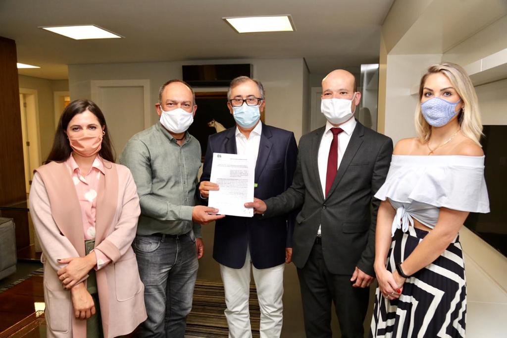 DPE-PR assina termo de cooperação com TV Paraná Turismo e CNT.