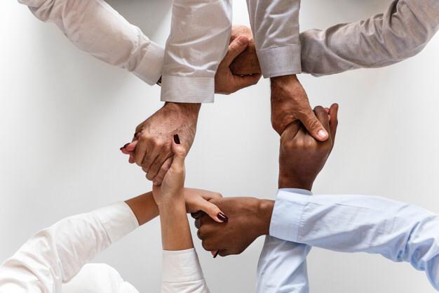 Com quantas mãos se faz justiça social?