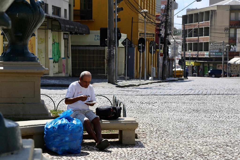 DPE-PR pede que Câmara Municipal de Curitiba segure tramitação de projeto que impede ações sociais da sociedade civil