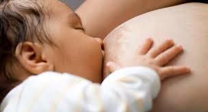 Amamentação: Conheça os direitos da mãe e do bebê