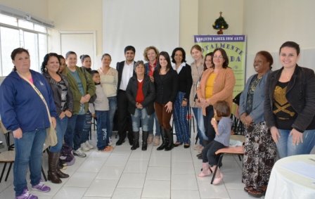 Famílias recebem orientação sobre interdição de pessoa com deficiência.