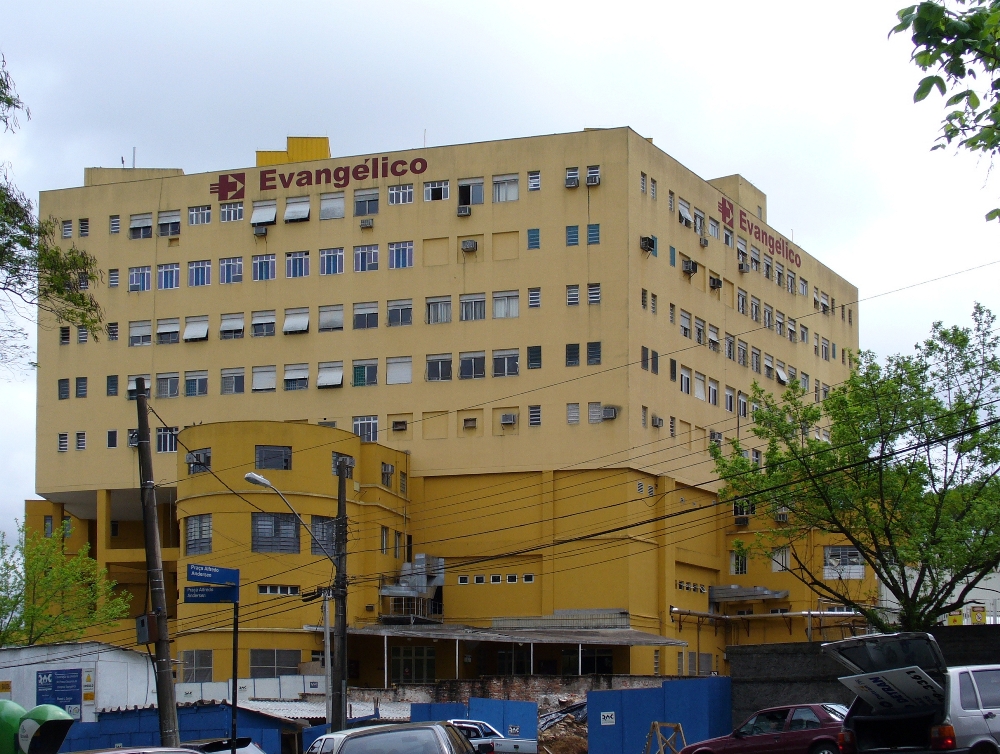 Defensores pedem indenização a todos os prejudicados pela paralisação do Hospital Evangélico em 2014.