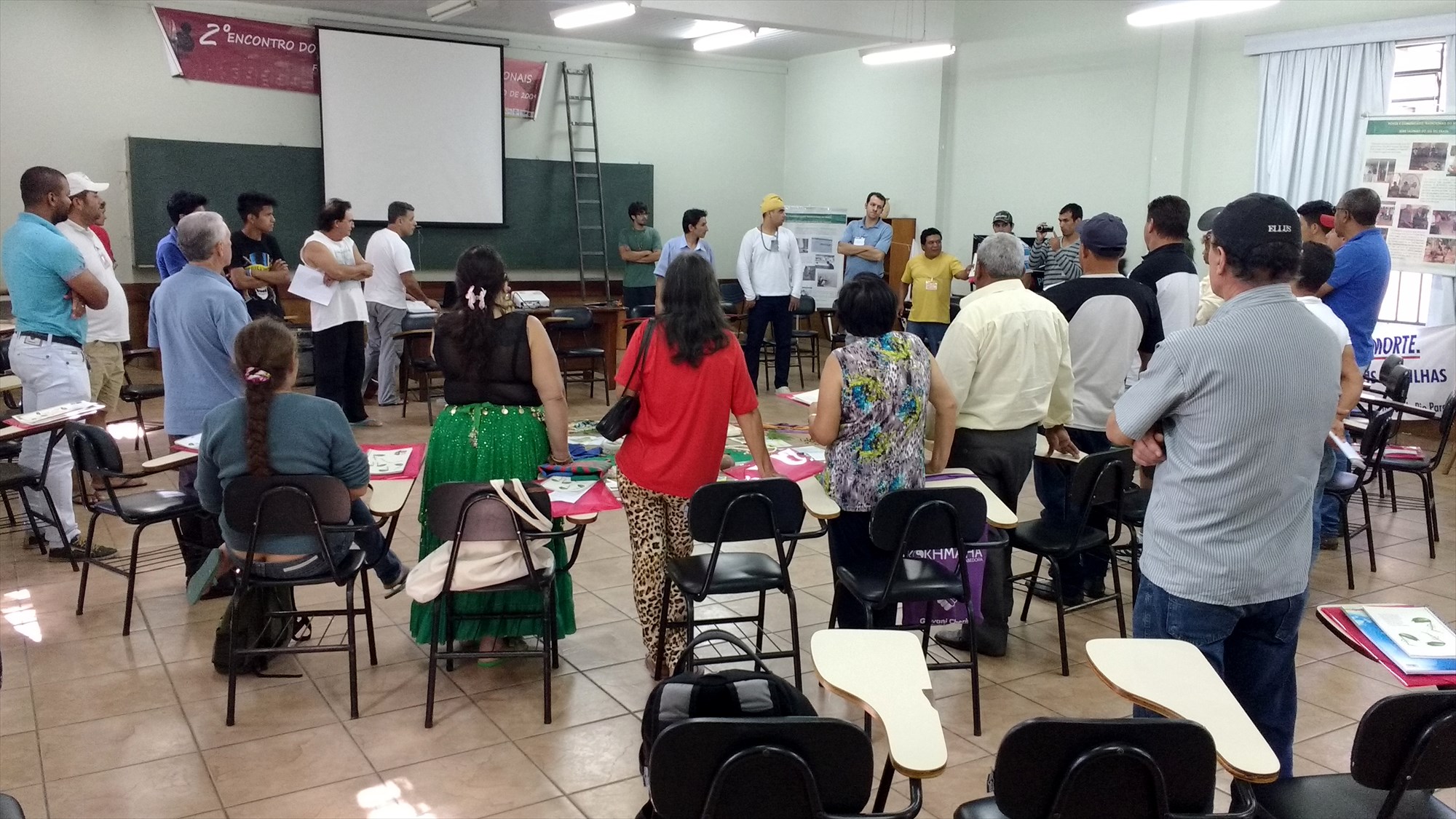 Participantes do curso com comunidades tradicionais reúnem-se em Curitiba para conhecer melhor seus próprios direitos.