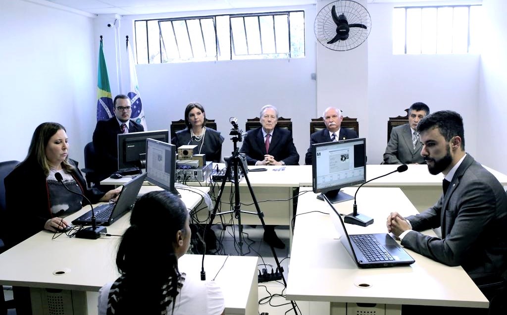 As audiências de custódia servem, entre outras coisas, para garantir o contato direto do acusado com o juiz.