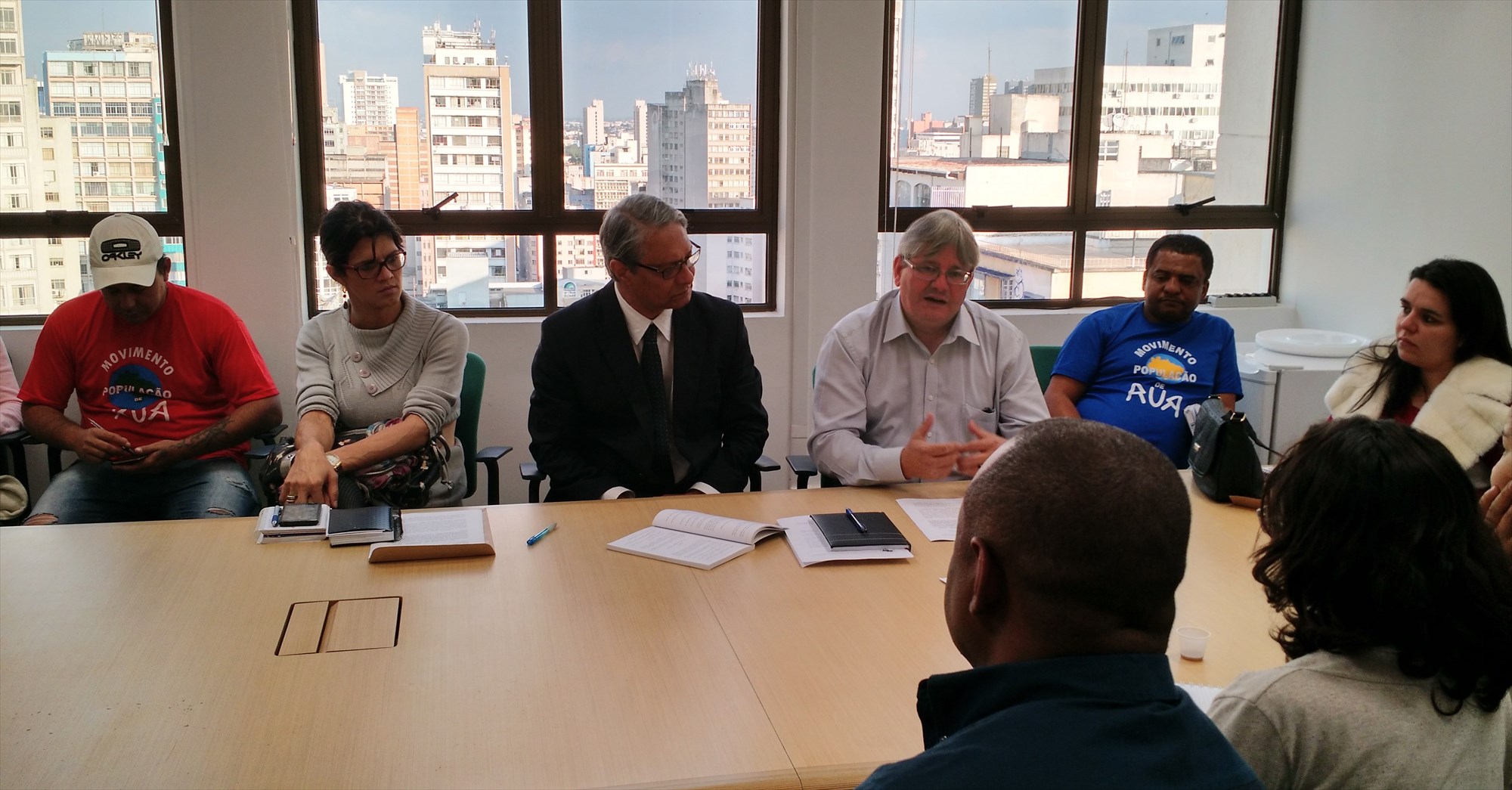 Movimentos sociais pediram ao defensor público-geral do Paraná, Sérgio Parigot de Souza (ao centro da foto), a criação do Núcleo de Defesa dos Direitos Humanos.