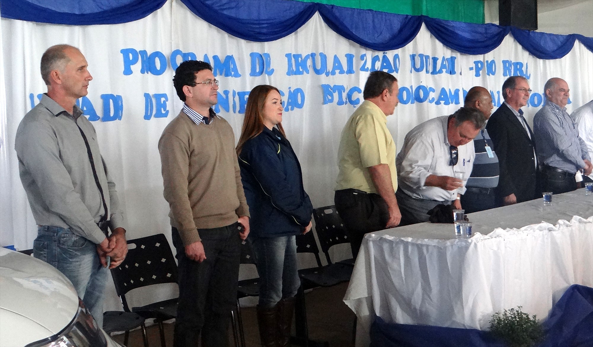 A assessora jurídica Kátia Brüning em meio a outros representantes de instituições que participam do Pró-Rural.