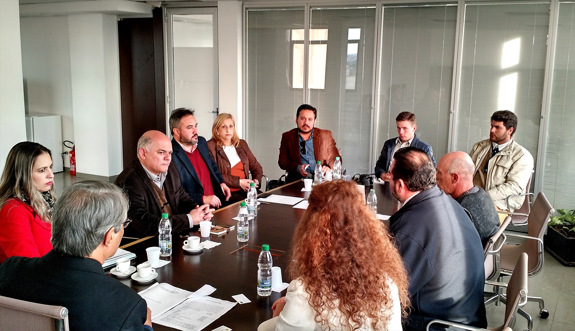 A Defensoria Pública presta assistência jurídica gratuita para formalizar na Justiça os pedidos de regularização fundiária. Já o ITCG faz as medições técnicas necessárias para embasar as ações judiciais.