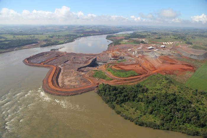 Obras da usina de Baixo Iguaçu. Foto de WWF-Brasil/Kiko Sierich.