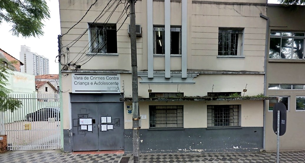 O prédio foi fechado em decorrência de danos provocados pelas chuvas fortes da semana passada. .