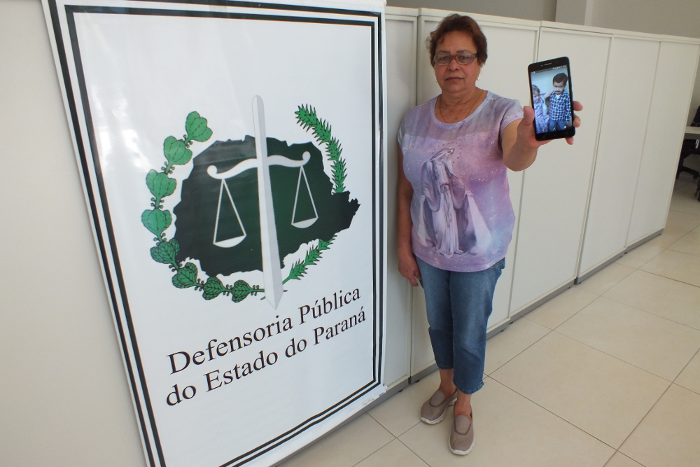 A dona de casa Maria Lúcia Meira, por exemplo, buscou a Defensoria em Cascavel para regularizar a guarda do neto, de 4 anos.
