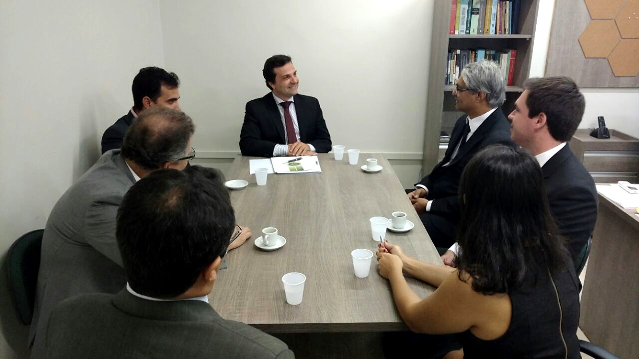 O termo de cooperação foi assinado pelo DPG de Alagoas, Ricardo Melro (no centro da foto) e pelo DPG do Paraná, Sérgio Parigot de Souza (o primeiro à direita na imagem).