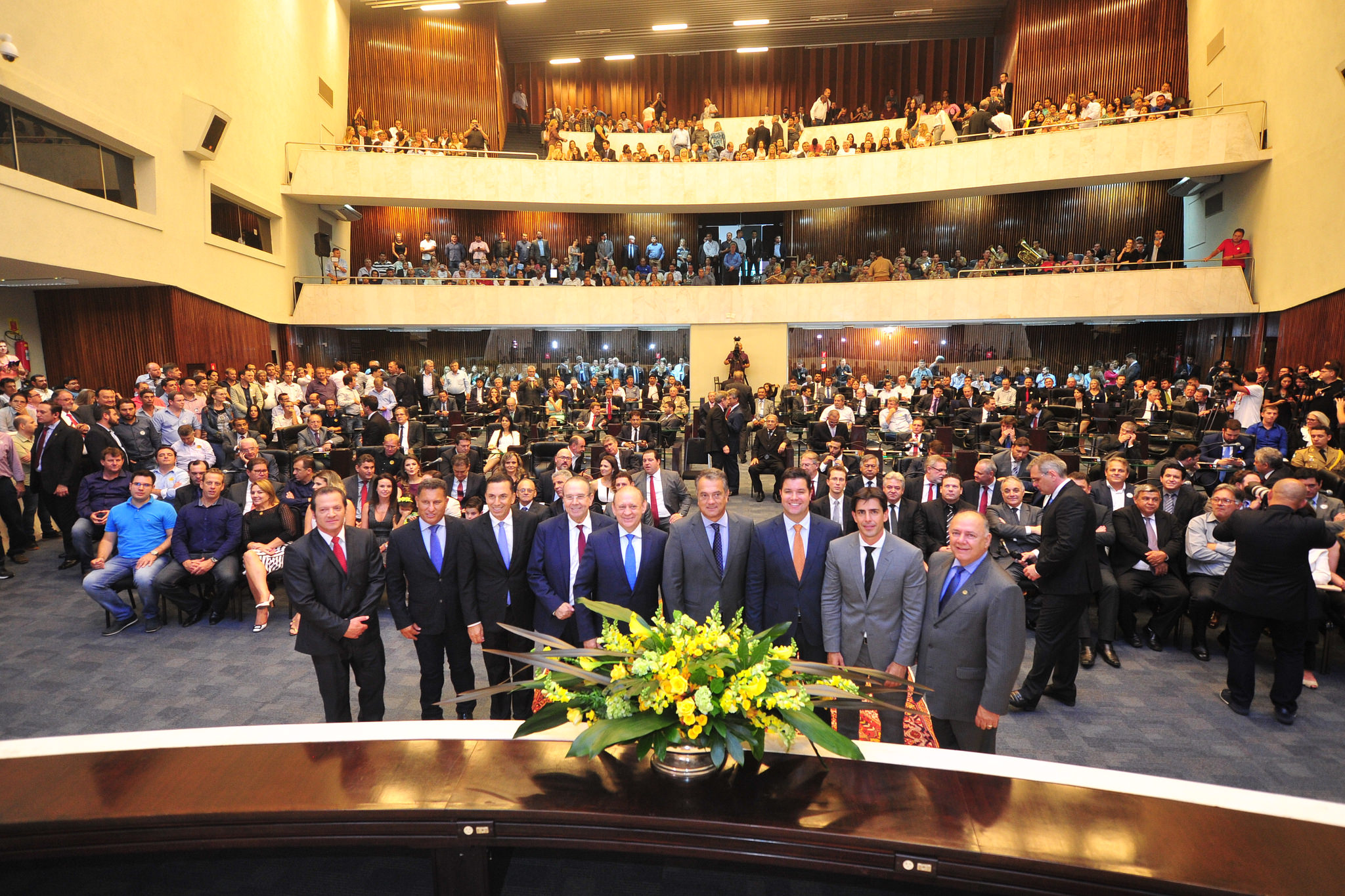O presidente Ademar Traiano (PSDB, no centro da foto), que foi reconduzido ao cargo, destacou a confiança dos demais parlamentares para que continue exercendo a função.