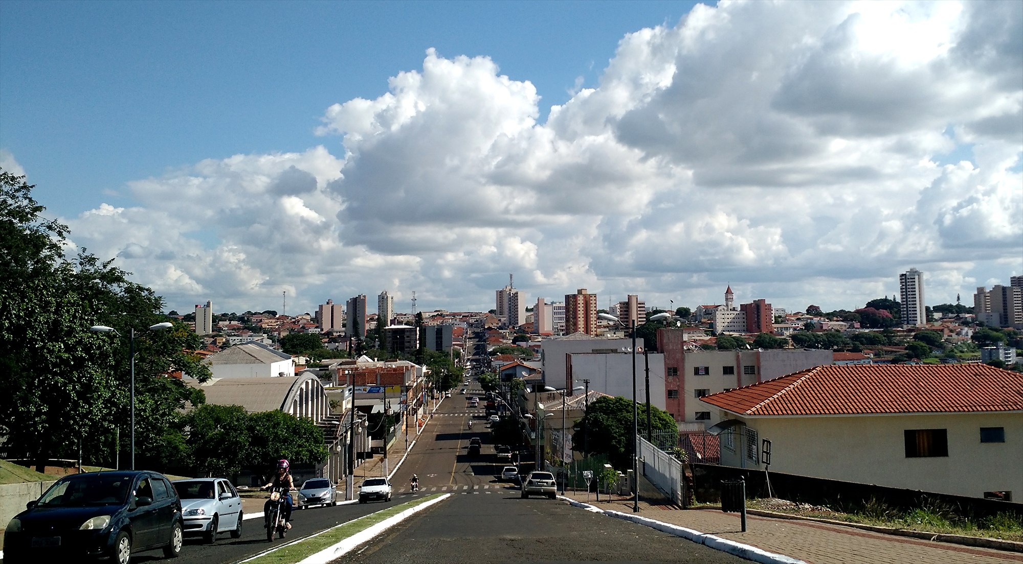 A Defensoria Pública em Cornélio Procópio possui dois defensores públicos, além de um quadro de servidores formado por assistentes jurídicos, psicólogos e técnicos administrativos, além de estagiários. As áreas do Direito atendidas são: Criminal, Execução Penal, Infância e Juventude (Cível e Infracional), Família e Sucessões, Cível e Fazenda Pública.