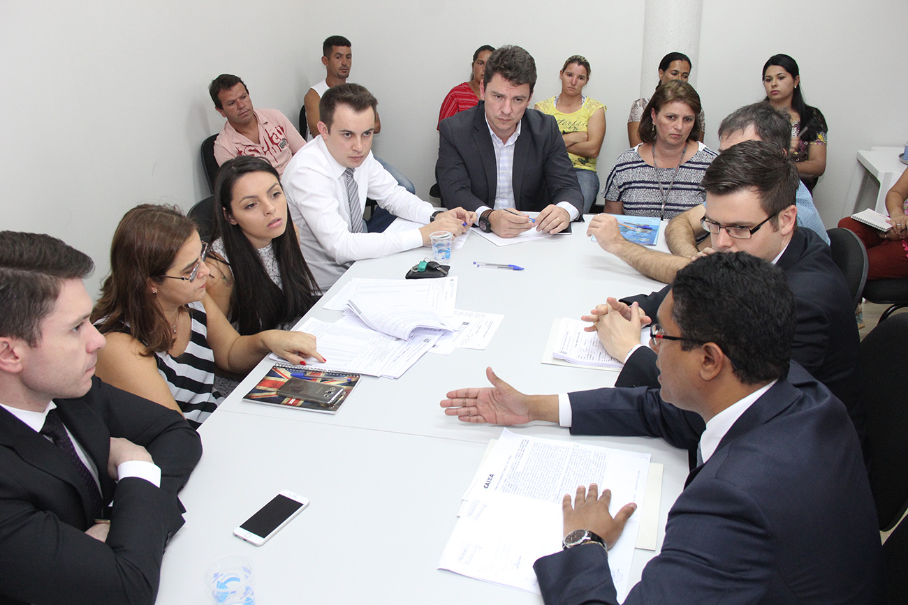 A Defensoria Pública e a Procuradoria do Município concordaram com a suspensão das execuções fiscais em curso pelo prazo de seis meses, seguida de atividades conduzidas pela Prolar nos empreendimentos já entregues, a fim de atualizar o cadastro municipal e identificar os beneficiados pela isenção tributária.