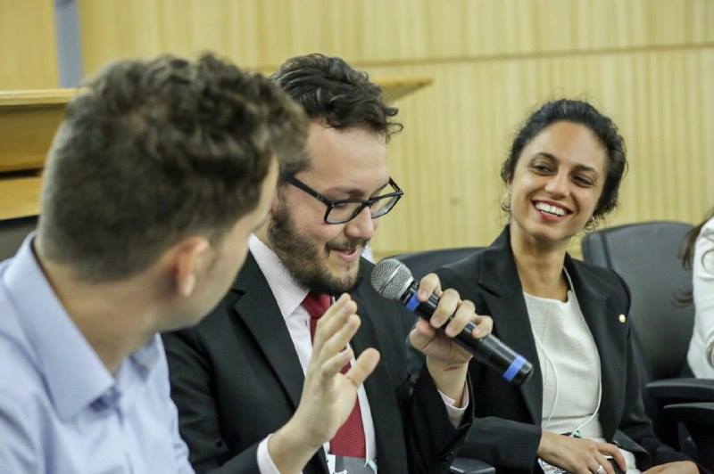 Os defensores públicos Bruno Passadore, Antonio Barbosa e Camille Vieira durante evento no Rio de Janeiro.