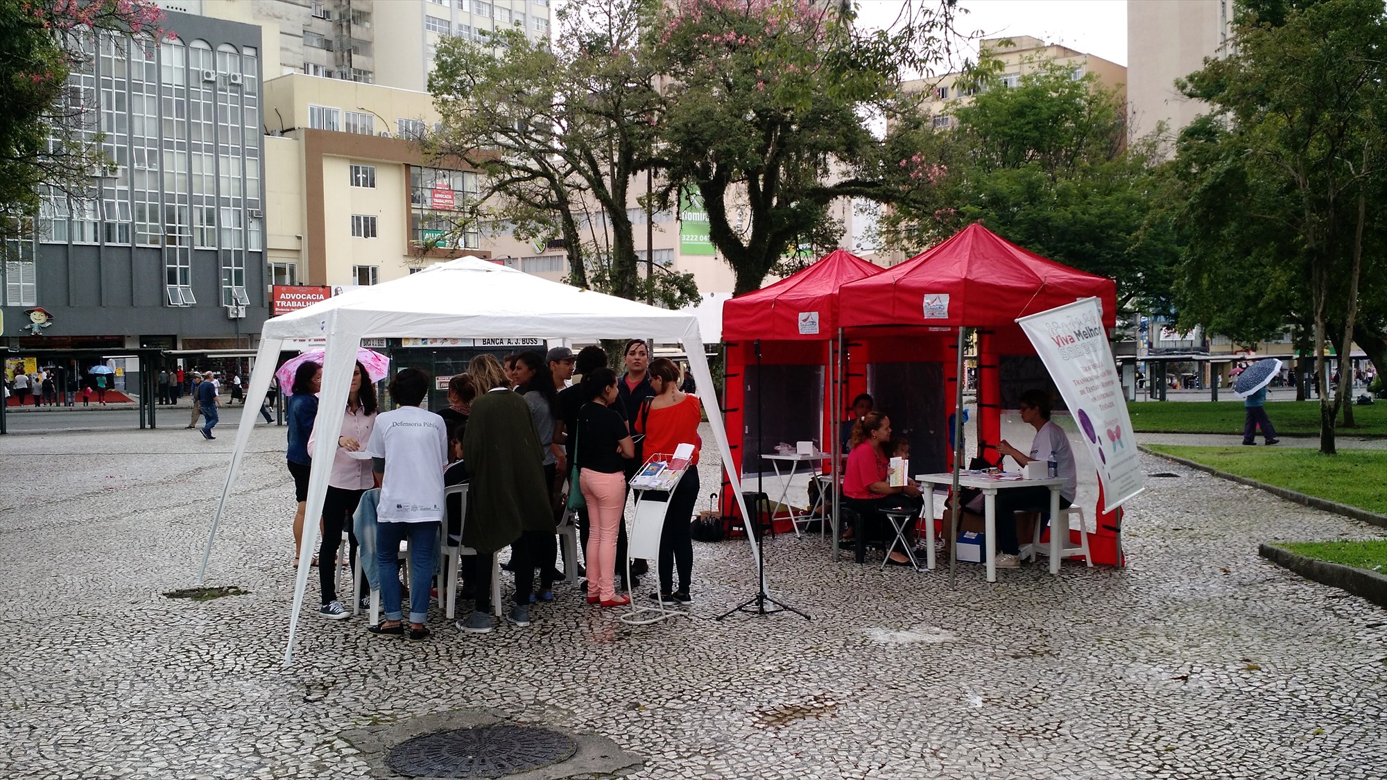 Decisão da 5ª Vara da Fazenda Pública de Curitiba, que proibiu a montagem de estruturas e acampamentos nas ruas e praças da capital entre a noite desta segunda-feira (8) e a noite de quarta-feira (10).