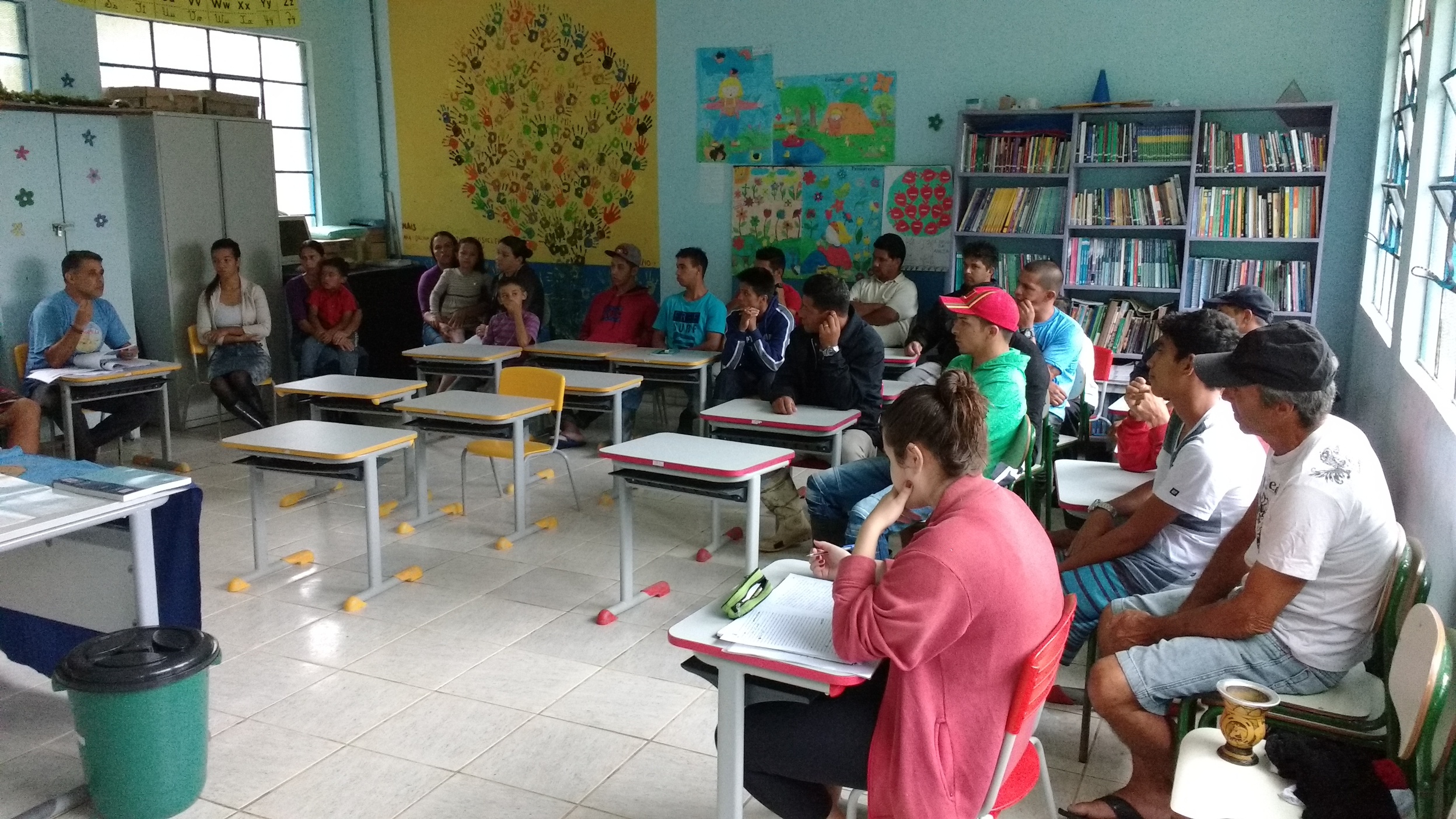 A escola atende 14 estudantes do ensino fundamental. Eles chegaram a ficar sem aulas por 1 mês, no ano passado.