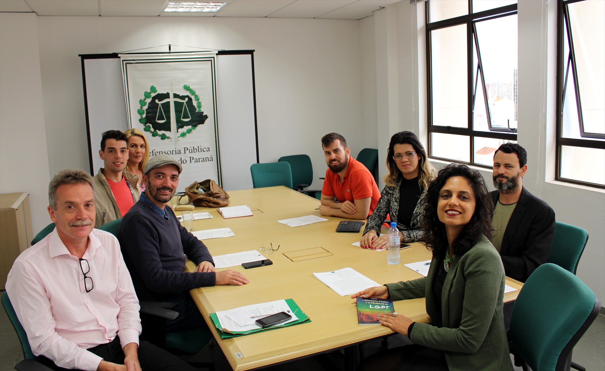 Participaram da assinatura do termo a defensora pública coordenadora do NUCIDH, Camille Vieira da Costa, o defensor público auxiliar do Núcleo, Bruno Passadore, a presidente do Transgrupo Marcela Prado, Rafaelly Wiest, o diretor administrativo do Grupo Dignidade, Lucas Siqueira, o coordenador de articulação política do grupo Dom da Terra AfroLGBTI, Márcio Marins, o diretor presidente do Grupo Dignidade, David Harrad, Antonio Marcos Quinupa, Coordenador da Comissão de Retificação do Prenome e