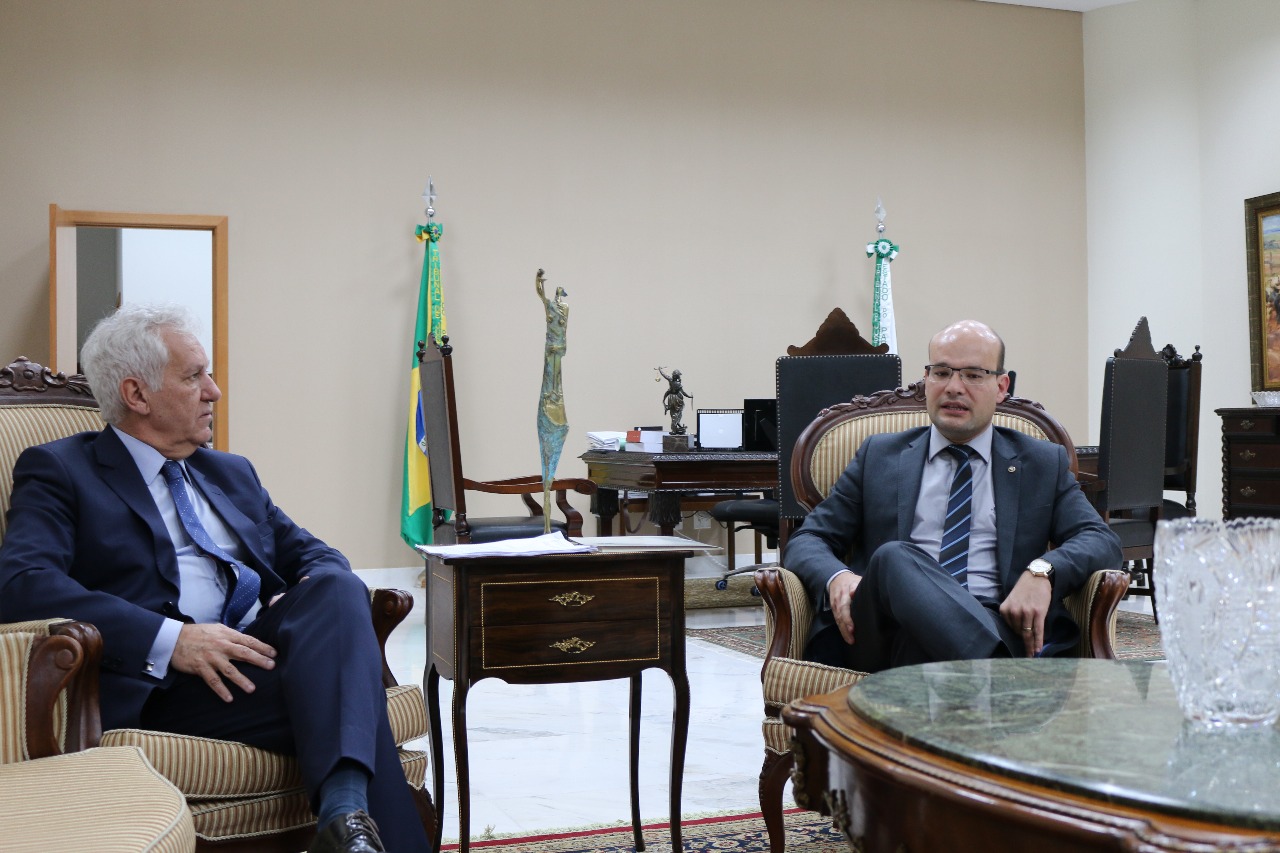O defensor público-geral Eduardo Abraão esteve em reunião com o desembargador Renato Braga Bettega, presidente do Tribunal de Justiça do Estado do Paraná