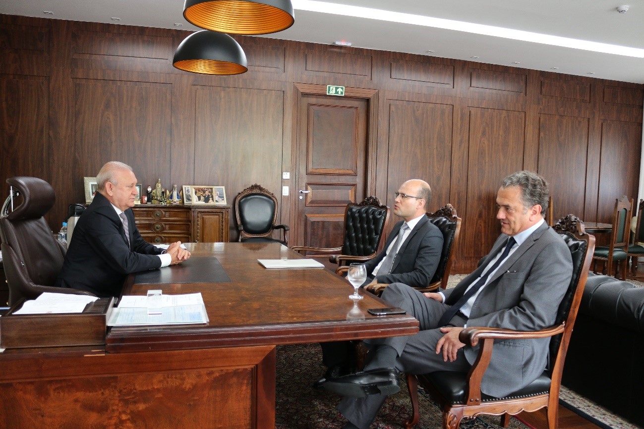 Em reunião com o presidente da ALEP, o defensor público-geral, Eduardo Abraão apresenta atividades das sedes do interior do Estado.